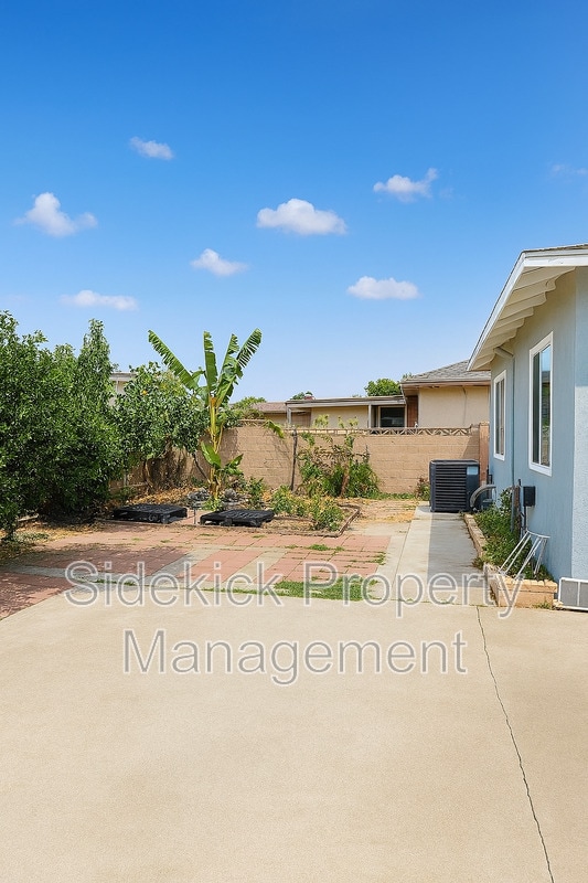 Building Photo - 16323 McRae Ave