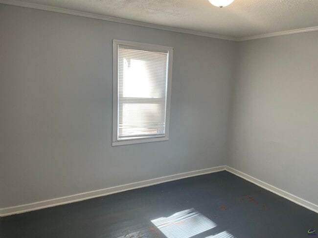 Building Photo - 216 Meadowdale Dr