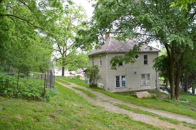 Building Photo - 1374 E Canal St