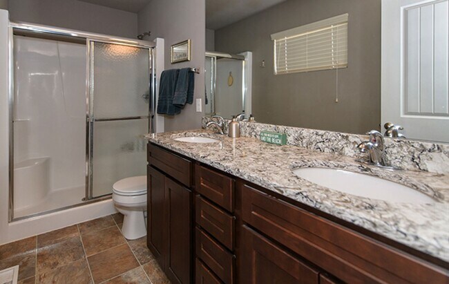 Building Photo - AVAILABLE NOW!