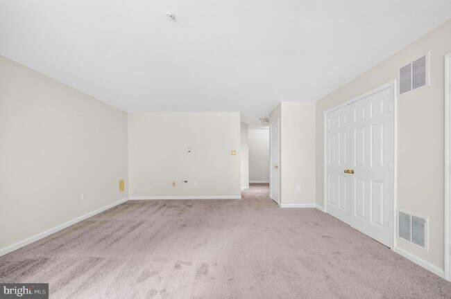 Building Photo - 9743 Quiet Brook Ln