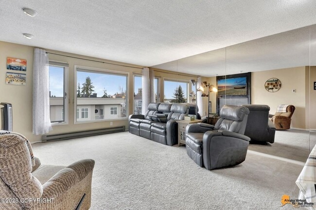 Building Photo - 2bd, 1.5b | Downtown Living With Spectacular Views!