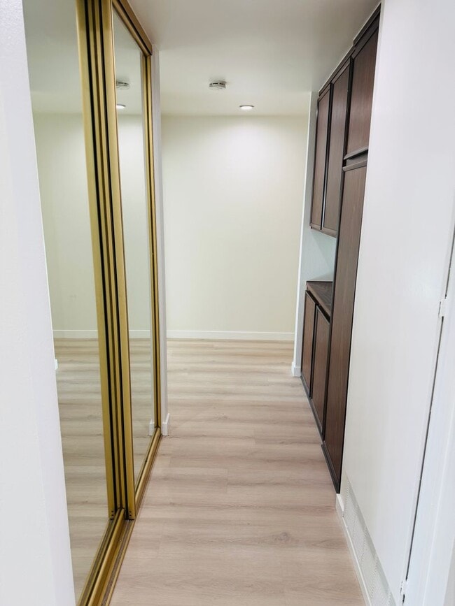 Building Photo - Stylish Single-Story Living in Coveted South Coast Metro