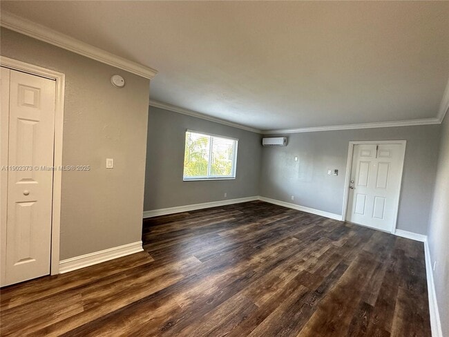 Building Photo - 1400 NE 56th St