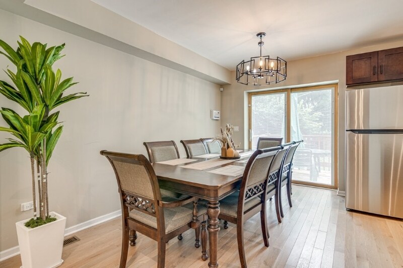 Building Photo - 1653 E 70th St