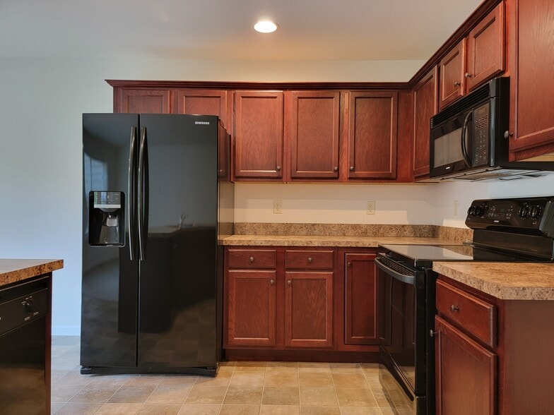 Building Photo - 402 Mount Olive Ln