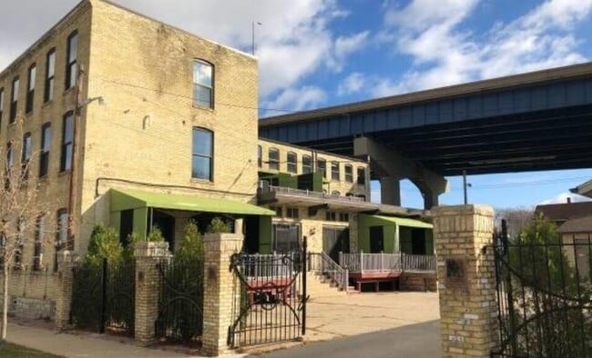 Primary Photo - 602 S 9th St