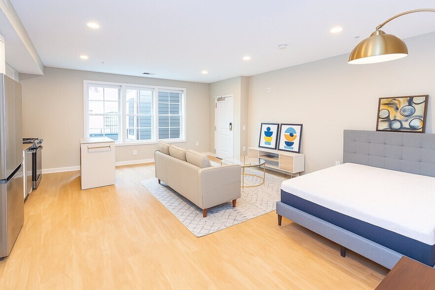 Building Photo - 2210 Wisconsin Ave NW