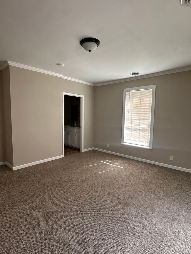 Building Photo - 1008 Speight St