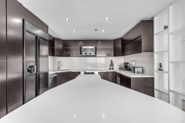 Building Photo - 251 Crandon Blvd
