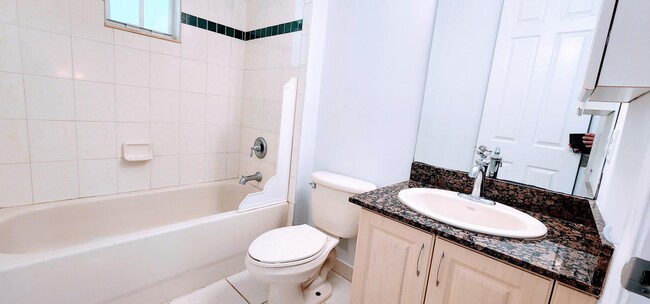 Building Photo - 6890 Julia Gardens Dr