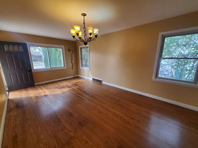 Building Photo - 3 Bedroom Single Family Glendale Home