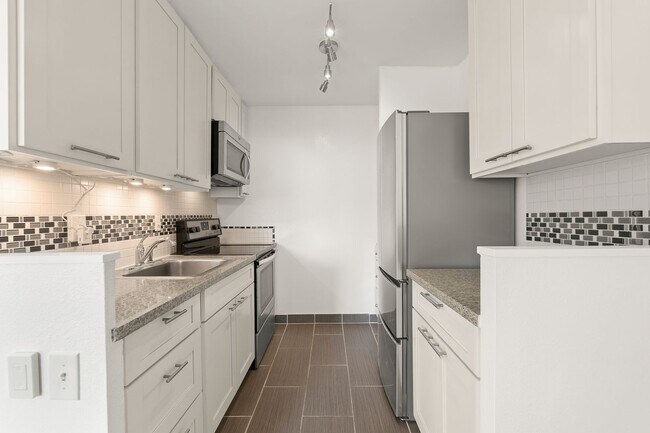 Building Photo - 2092 Kuhio Ave #906