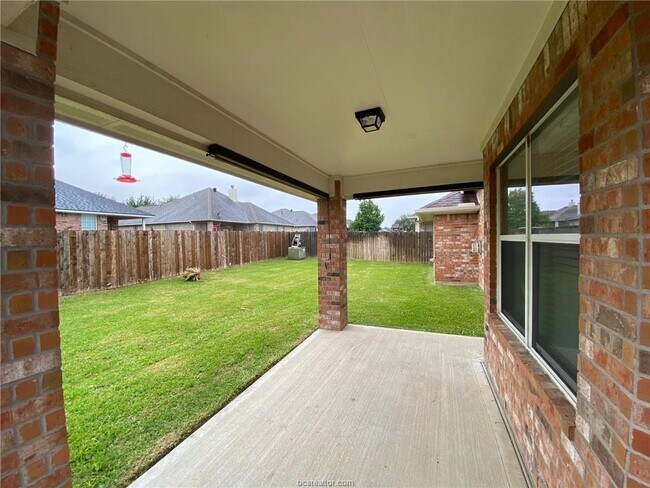 Building Photo - 8420 Alison Ave