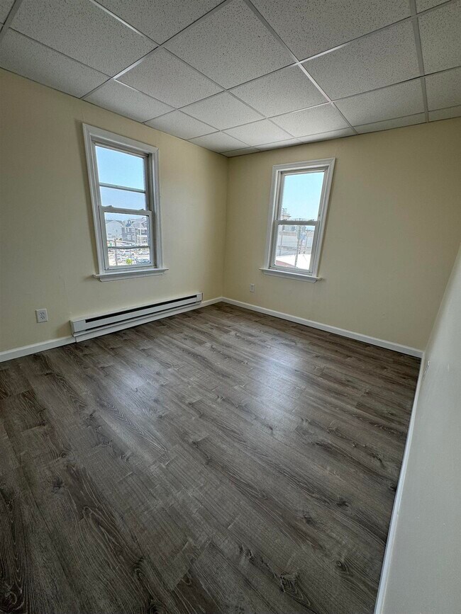 Building Photo - 6419 Ventnor Ave