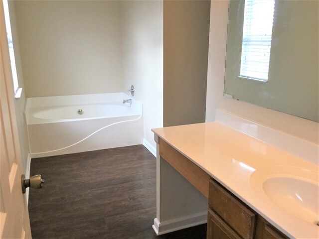Building Photo - 5156 Sand Ct