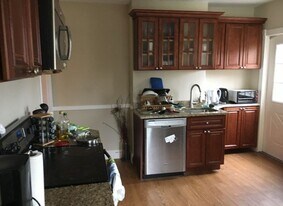 Building Photo - 19 Putnam Ave