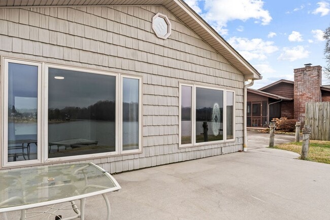 Building Photo - Riverside 2BR/2BA Cottage – Minutes from Downtown Knoxville