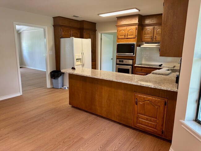 Building Photo - 5802 Kevin St