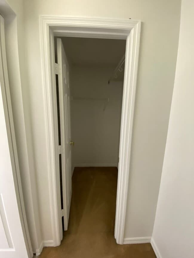 Building Photo - Great 4 Bedroom 3 Bathroom Pool Home in Indian Creek