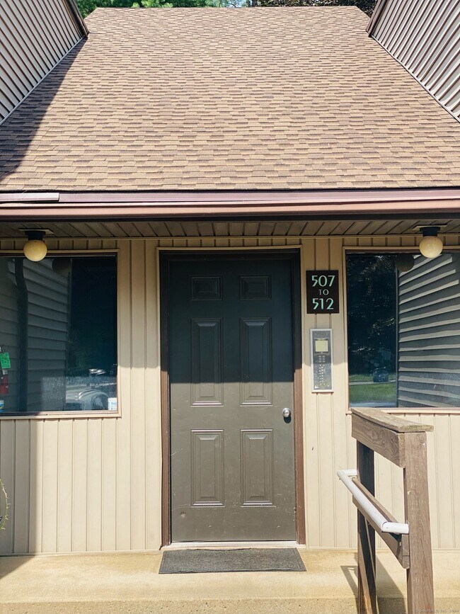 Building Photo - 507 Twin Circle Dr