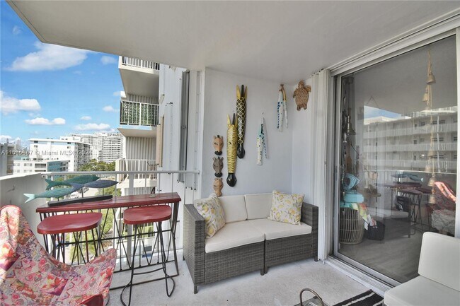 Building Photo - 1331 Lincoln Rd