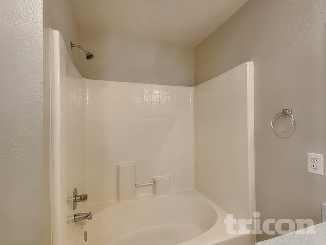 Building Photo - 7112 Avington Way