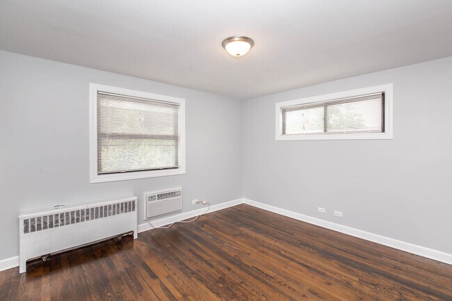 Building Photo - 6805 N Ridge Blvd