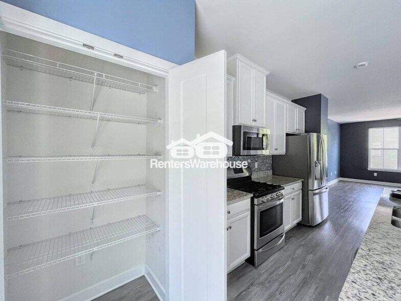 Building Photo - 943 Centurion Cir