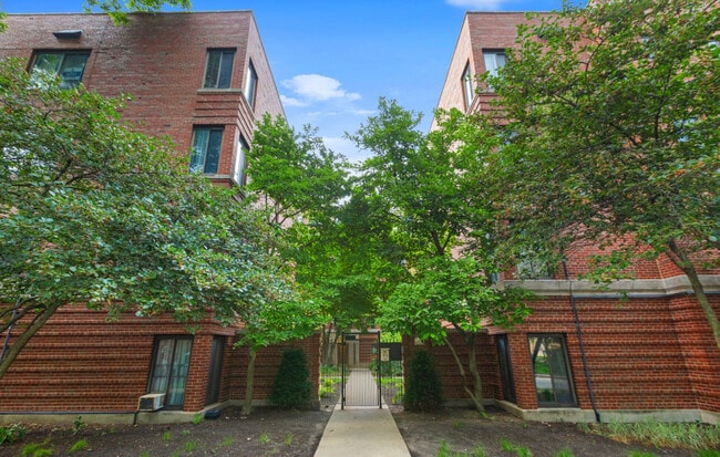 Primary Photo - 1208 W Chase Ave