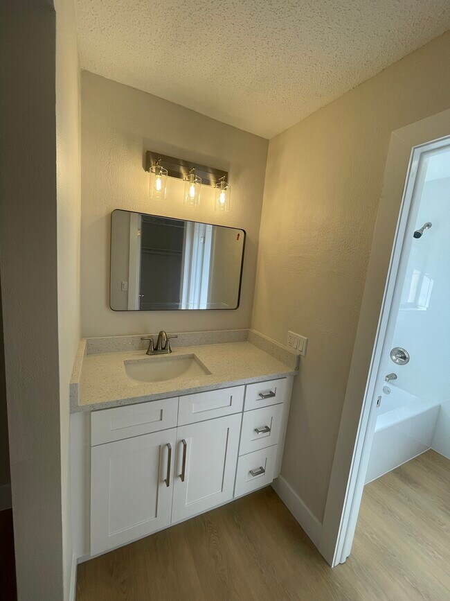 Building Photo - 5010 Pennsbury Dr