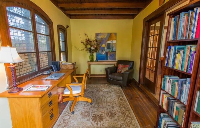 Building Photo - Beautiful Southside Los Banos Rental