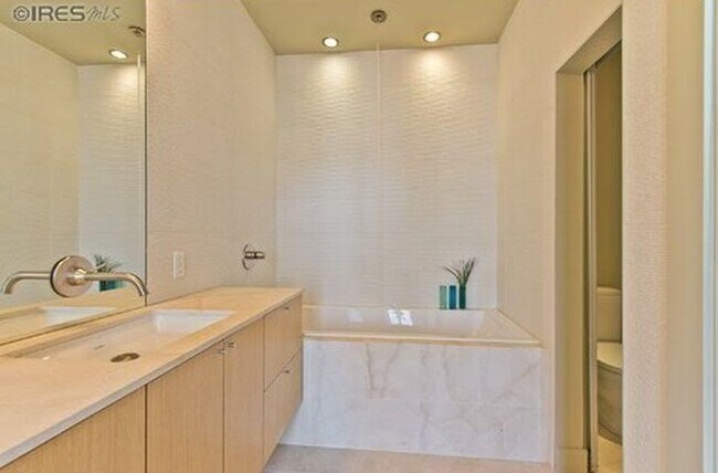 Building Photo - Elegant Contemporary Town Home with 2 bedrooms/4 baths with Private Elevator Coming Available Soon!