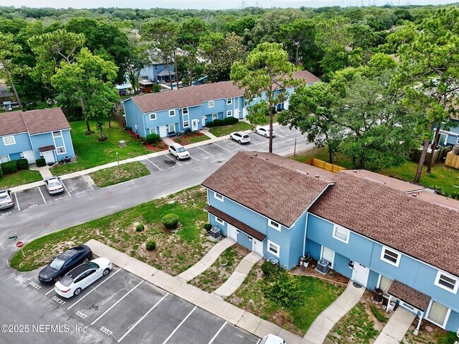 Building Photo - 11359 Bedford Oaks Dr