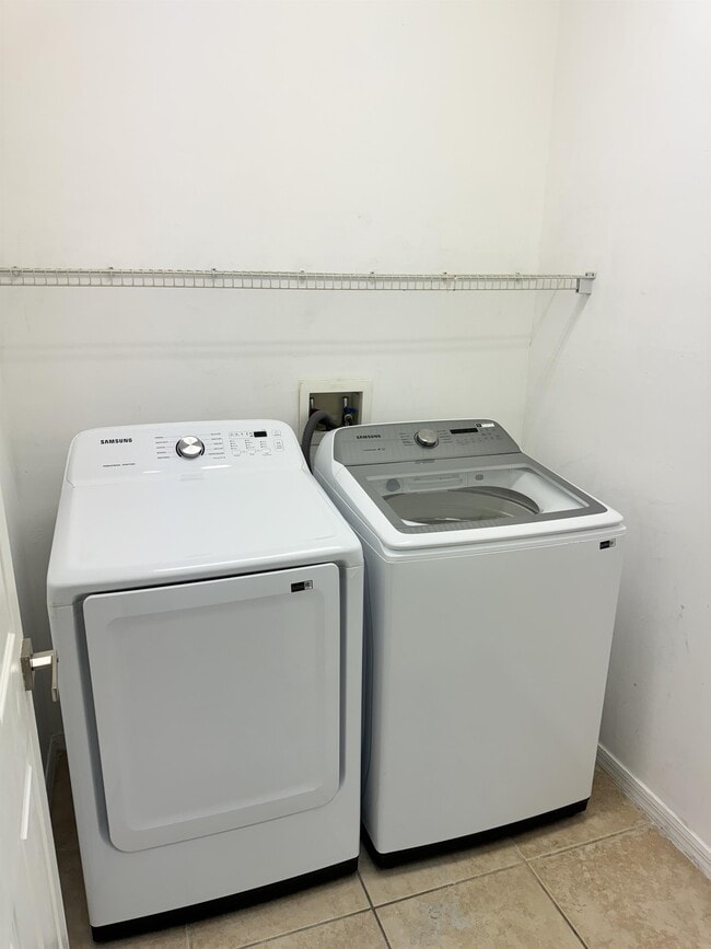 Building Photo - 1722 NW 5th St