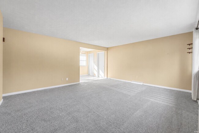 Building Photo - 2221 Graham Dr