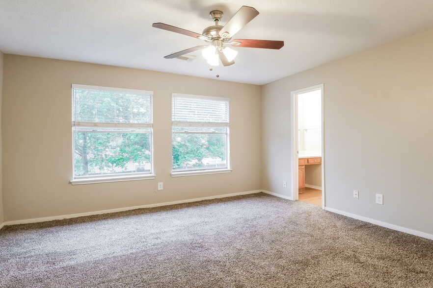 Building Photo - 18415 Willow Moss Dr