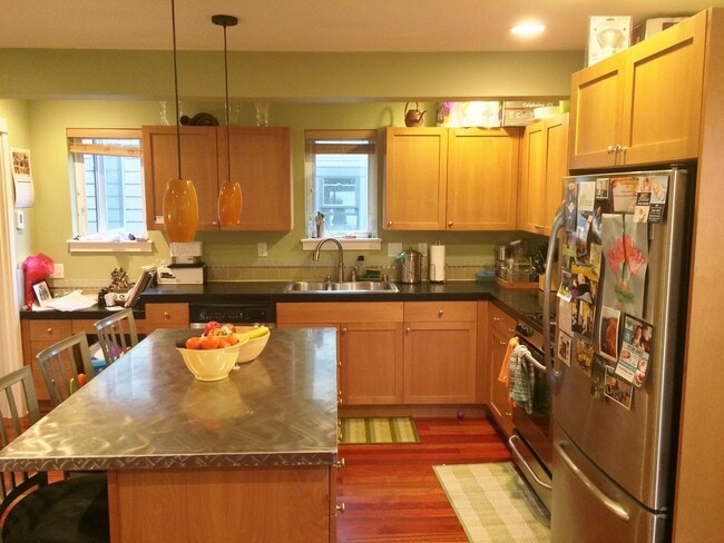 Building Photo - 3bd/2.25ba Seattle Home