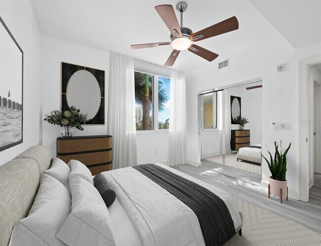 Building Photo - 800 N Tamiami Trl