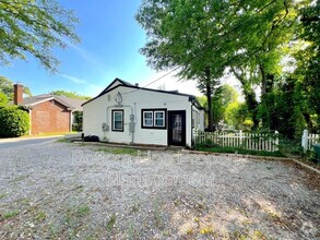 Building Photo - 613 Charlotte Ave