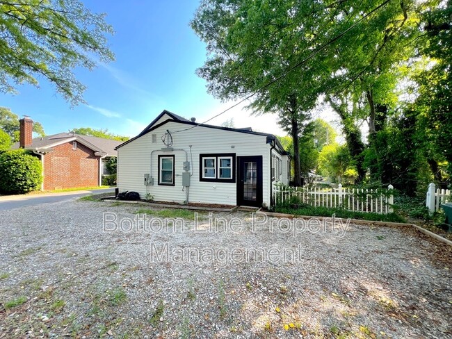 Primary Photo - 613 Charlotte Ave