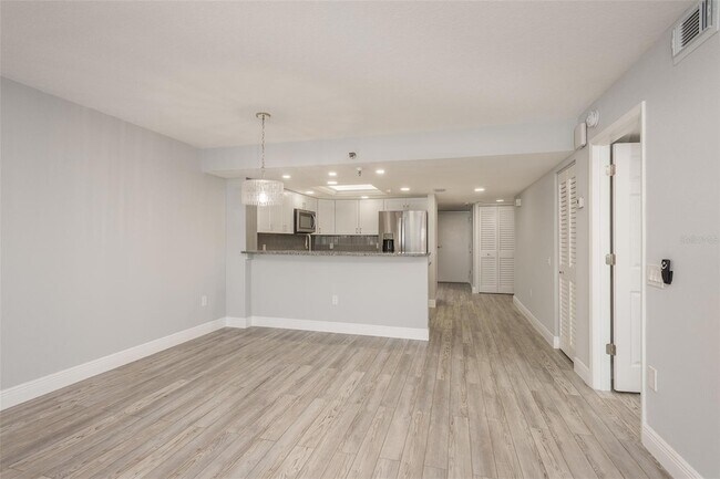 Building Photo - 6035 Sea Ranch Dr