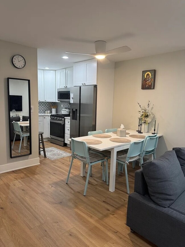 Building Photo - 7840 W North Ave