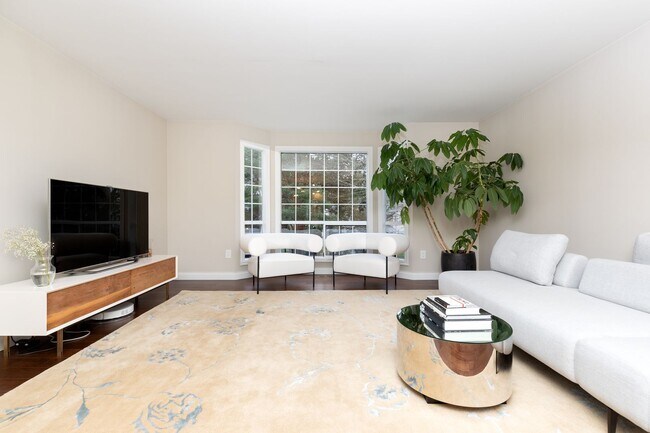Building Photo - 4Bd/2.5Ba Kirkland Home
