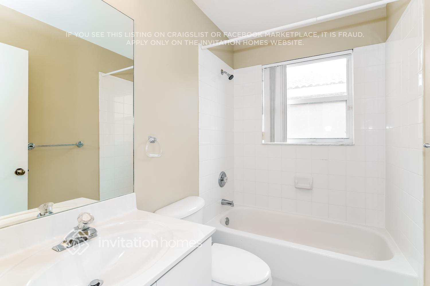 Building Photo - 5027 SW 35th Way