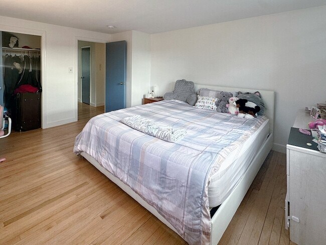 Building Photo - 27 Rockville Ave