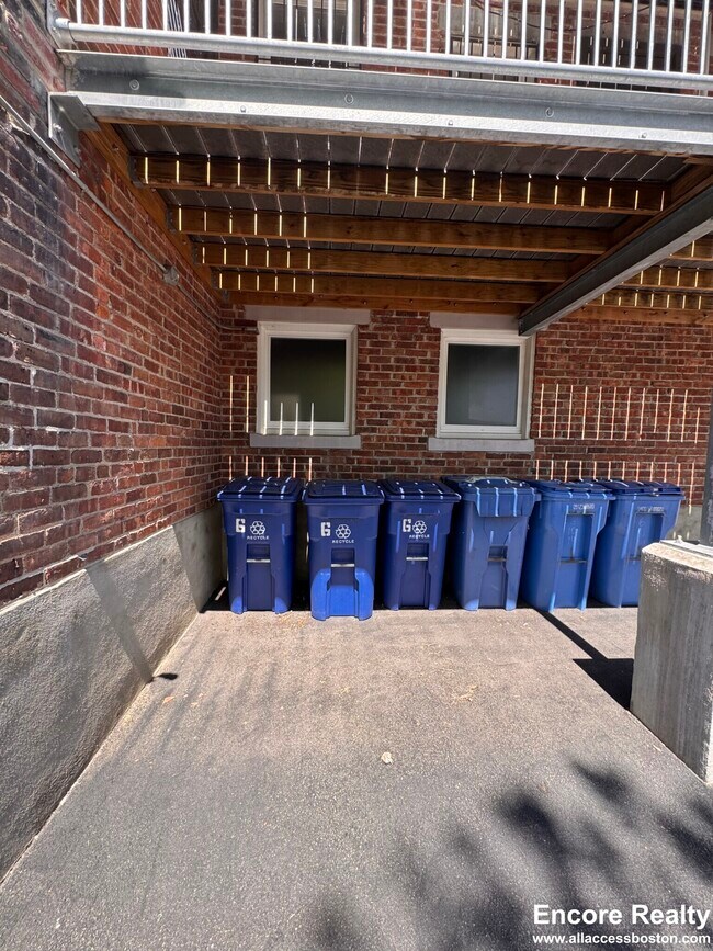 Building Photo - 6 Radcliffe Rd