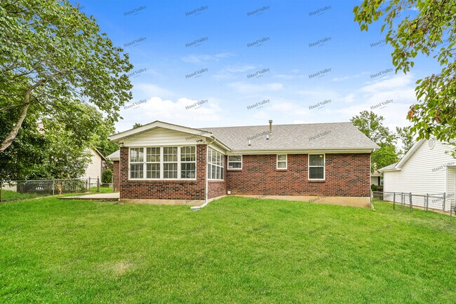 Building Photo - 734 Bull Valley Dr