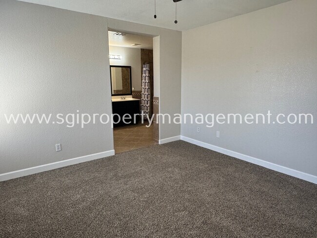 Building Photo - 1909 N 103rd Ln