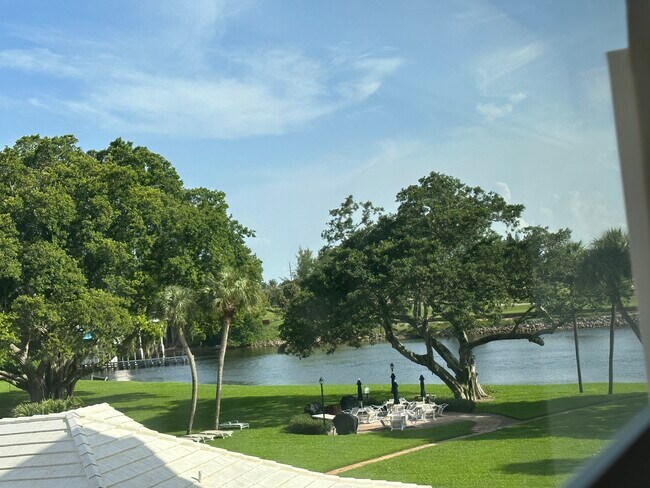 Building Photo - 308 Golfview Rd